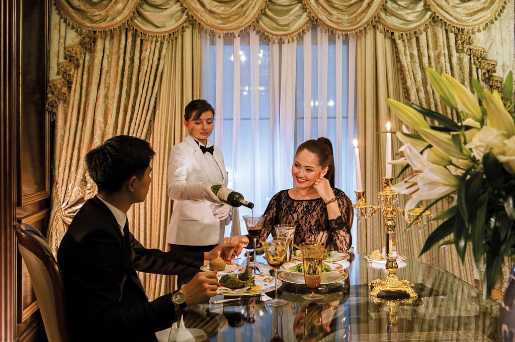 Rixos Khadisha Shymkent Hotel Room photo A butler serving a couple at a restaurant